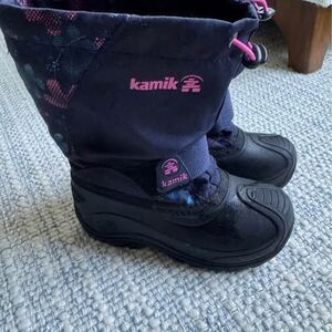Kamik girls snow boots - size 12